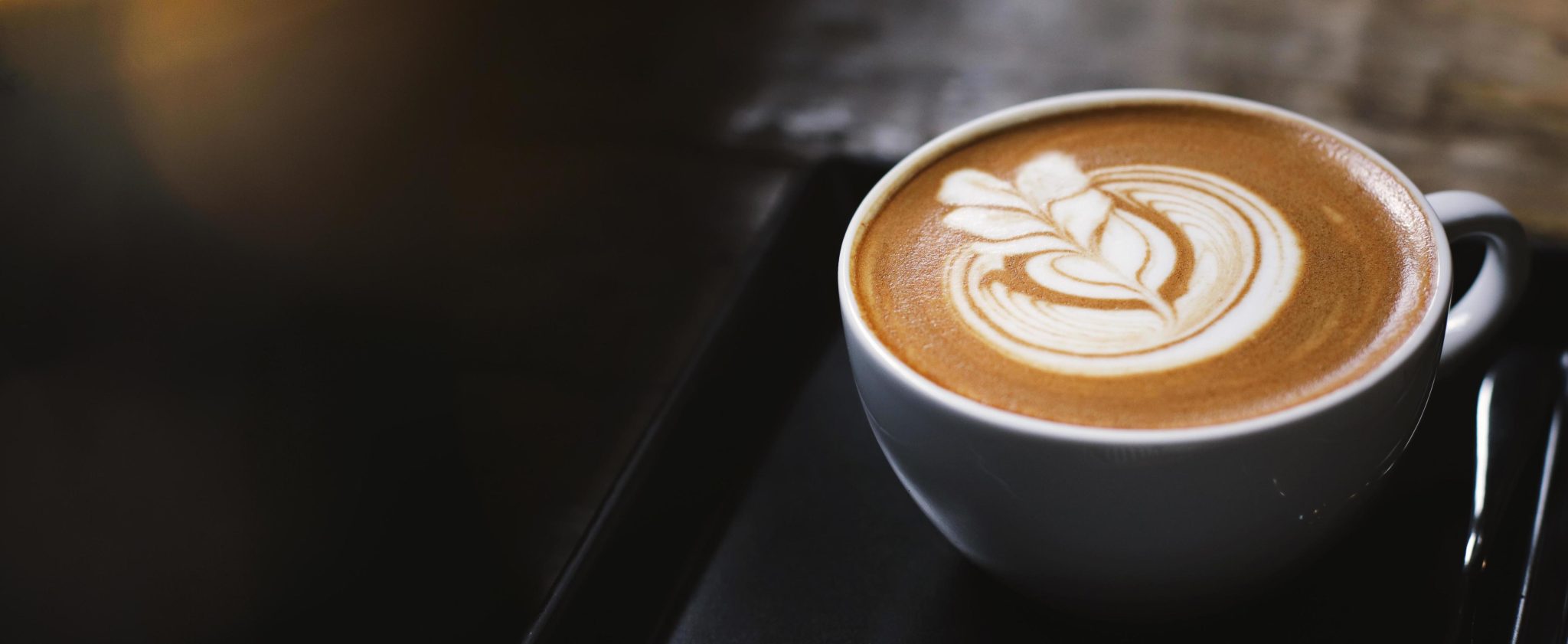 close-up-of-hot-latte-coffee-in-the-cafe-banner-for-website